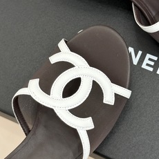 高跟CHANE* |小香26S新品大双C镂空拖鞋通透肌理自带轻奢气韵经典双C镌刻品牌底蕴镂空剪裁勾勒灵动 高跟CHANE* |小香26S新品大双C镂空拖鞋通透肌理自带轻奢气韵经典双C镌刻品牌底蕴镂空剪裁勾勒灵动