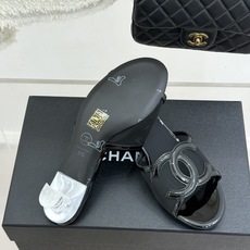 高跟CHANE* |小香26S新品大双C镂空拖鞋通透肌理自带轻奢气韵经典双C镌刻品牌底蕴镂空剪裁勾勒灵动 高跟CHANE* |小香26S新品大双C镂空拖鞋通透肌理自带轻奢气韵经典双C镌刻品牌底蕴镂空剪裁勾勒灵动