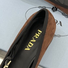 (原版飞机盒+10)Prada/普拉达26WF新品三角标玛丽珍鞋复古优雅 重塑摩登气质标志性珐琅三角徽标 (原版飞机盒+10)Prada/普拉达26WF新品三角标玛丽珍鞋复古优雅 重塑摩登气质标志性珐琅三角徽标