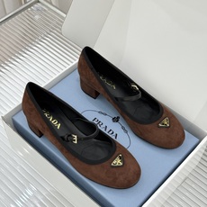 (原版飞机盒+10)Prada/普拉达26WF新品三角标玛丽珍鞋复古优雅 重塑摩登气质标志性珐琅三角徽标 (原版飞机盒+10)Prada/普拉达26WF新品三角标玛丽珍鞋复古优雅 重塑摩登气质标志性珐琅三角徽标
