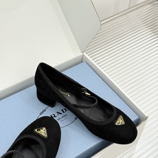 (原版飞机盒+10)Prada/普拉达26WF新品三角标玛丽珍鞋复古优雅 重塑摩登气质标志性珐琅三角徽标 (原版飞机盒+10)Prada/普拉达26WF新品三角标玛丽珍鞋复古优雅 重塑摩登气质标志性珐琅三角徽标