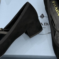 (原版飞机盒+10)Prada/普拉达26WF新品三角标玛丽珍鞋复古优雅 重塑摩登气质标志性珐琅三角徽标 (原版飞机盒+10)Prada/普拉达26WF新品三角标玛丽珍鞋复古优雅 重塑摩登气质标志性珐琅三角徽标
