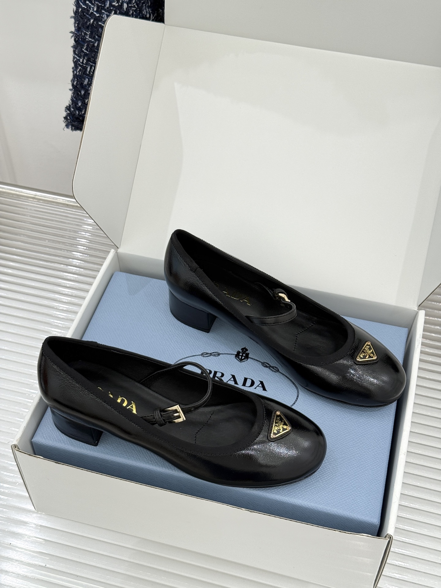 （原版飞机盒＋10）Prada/普拉达26WF新品三角标玛丽珍鞋复古优雅 重塑摩登气质标志性珐琅三角徽标