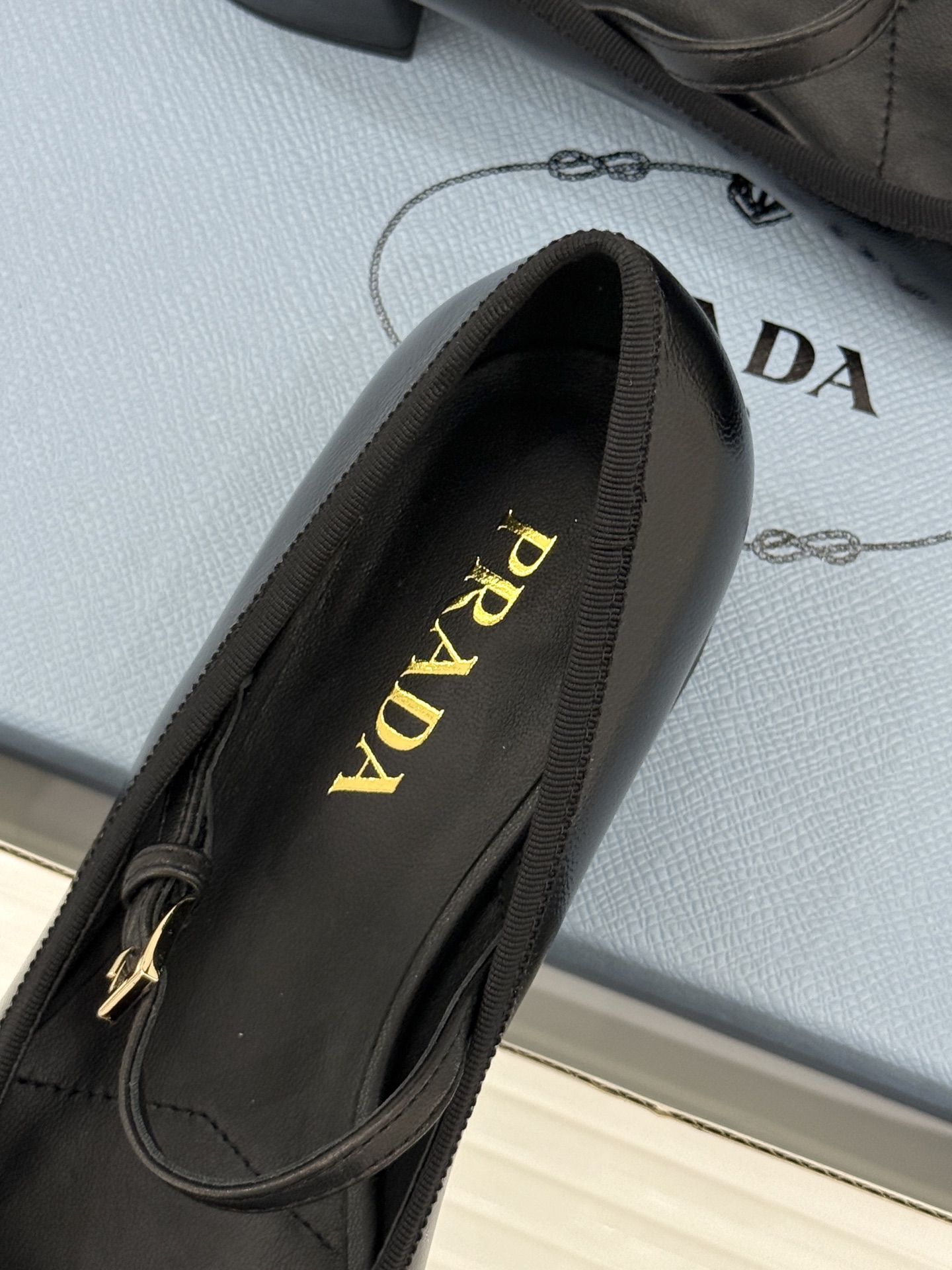 （原版飞机盒＋10）Prada/普拉达26WF新品三角标玛丽珍鞋复古优雅 重塑摩登气质标志性珐琅三角徽标