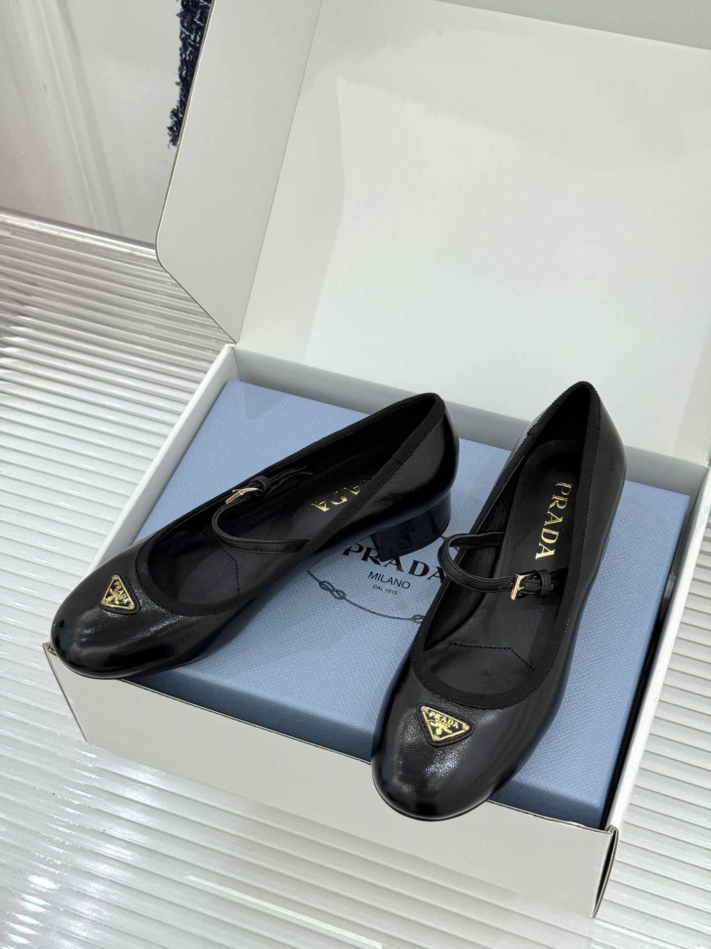 （原版飞机盒＋10）Prada/普拉达26WF新品三角标玛丽珍鞋复古优雅 重塑摩登气质标志性珐琅三角徽标