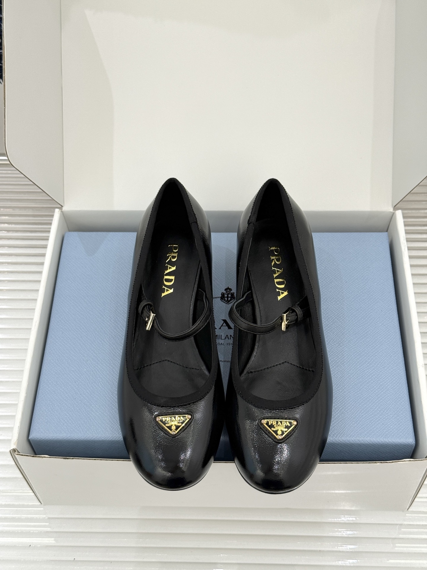 （原版飞机盒＋10）Prada/普拉达26WF新品三角标玛丽珍鞋复古优雅 重塑摩登气质标志性珐琅三角徽标