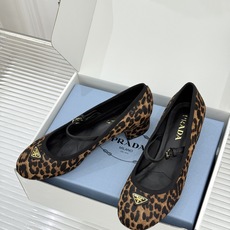 (原版飞机盒+10)Prada/普拉达26WF新品三角标玛丽珍鞋复古优雅 重塑摩登气质标志性珐琅三角徽标 (原版飞机盒+10)Prada/普拉达26WF新品三角标玛丽珍鞋复古优雅 重塑摩登气质标志性珐琅三角徽标