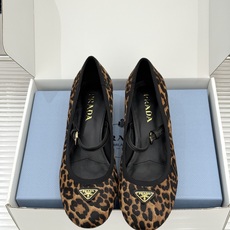 (原版飞机盒+10)Prada/普拉达26WF新品三角标玛丽珍鞋复古优雅 重塑摩登气质标志性珐琅三角徽标 (原版飞机盒+10)Prada/普拉达26WF新品三角标玛丽珍鞋复古优雅 重塑摩登气质标志性珐琅三角徽标