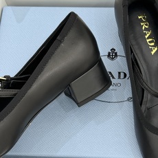 (原版飞机盒+10)Prada/普拉达26WF新品三角标玛丽珍鞋复古优雅 重塑摩登气质标志性珐琅三角徽标 (原版飞机盒+10)Prada/普拉达26WF新品三角标玛丽珍鞋复古优雅 重塑摩登气质标志性珐琅三角徽标