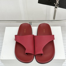 The row26WF新品极简夹脚休闲拖鞋把夏日松弛感穿在脚上静奢风的终极夏日表达没有多余logo和装饰 The row26WF新品极简夹脚休闲拖鞋把夏日松弛感穿在脚上静奢风的终极夏日表达没有多余logo和装饰