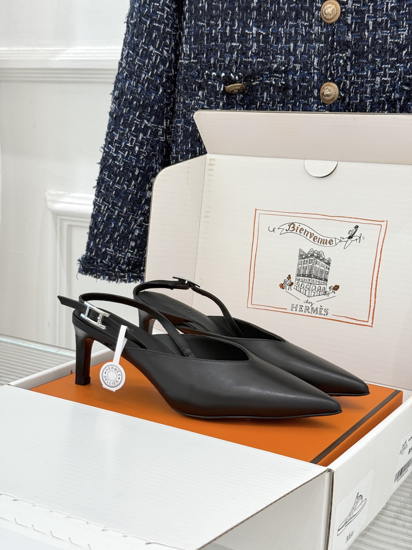 Hermès/爱马仕26WF新品双H扣V口尖头后空平底高跟凉鞋 双H金扣镌刻品牌基因V口剪裁悄悄修饰腿型