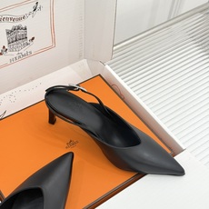 Hermès/爱马仕26WF新品双H扣V口尖头后空平底高跟凉鞋 双H金扣镌刻品牌基因V口剪裁悄悄修饰腿型 Hermès/爱马仕26WF新品双H扣V口尖头后空平底高跟凉鞋 双H金扣镌刻品牌基因V口剪裁悄悄修饰腿型