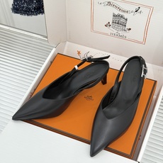 Hermès/爱马仕26WF新品双H扣V口尖头后空平底高跟凉鞋 双H金扣镌刻品牌基因V口剪裁悄悄修饰腿型 Hermès/爱马仕26WF新品双H扣V口尖头后空平底高跟凉鞋 双H金扣镌刻品牌基因V口剪裁悄悄修饰腿型