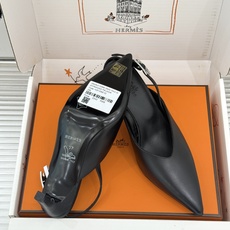 Hermès/爱马仕26WF新品双H扣V口尖头后空平底高跟凉鞋 双H金扣镌刻品牌基因V口剪裁悄悄修饰腿型 Hermès/爱马仕26WF新品双H扣V口尖头后空平底高跟凉鞋 双H金扣镌刻品牌基因V口剪裁悄悄修饰腿型