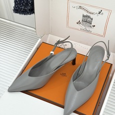 Hermès/爱马仕26WF新品双H扣V口尖头后空平底高跟凉鞋 双H金扣镌刻品牌基因V口剪裁悄悄修饰腿型 Hermès/爱马仕26WF新品双H扣V口尖头后空平底高跟凉鞋 双H金扣镌刻品牌基因V口剪裁悄悄修饰腿型