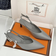 Hermès/爱马仕26WF新品双H扣V口尖头后空平底高跟凉鞋 双H金扣镌刻品牌基因V口剪裁悄悄修饰腿型 Hermès/爱马仕26WF新品双H扣V口尖头后空平底高跟凉鞋 双H金扣镌刻品牌基因V口剪裁悄悄修饰腿型