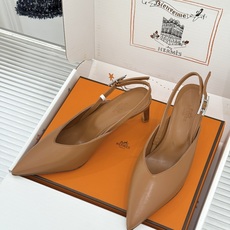 Hermès/爱马仕26WF新品双H扣V口尖头后空平底高跟凉鞋 双H金扣镌刻品牌基因V口剪裁悄悄修饰腿型 Hermès/爱马仕26WF新品双H扣V口尖头后空平底高跟凉鞋 双H金扣镌刻品牌基因V口剪裁悄悄修饰腿型