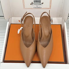 Hermès/爱马仕26WF新品双H扣V口尖头后空平底高跟凉鞋 双H金扣镌刻品牌基因V口剪裁悄悄修饰腿型 Hermès/爱马仕26WF新品双H扣V口尖头后空平底高跟凉鞋 双H金扣镌刻品牌基因V口剪裁悄悄修饰腿型