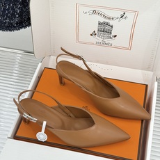 Hermès/爱马仕26WF新品双H扣V口尖头后空平底高跟凉鞋 双H金扣镌刻品牌基因V口剪裁悄悄修饰腿型 Hermès/爱马仕26WF新品双H扣V口尖头后空平底高跟凉鞋 双H金扣镌刻品牌基因V口剪裁悄悄修饰腿型
