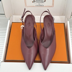 Hermès/爱马仕26WF新品双H扣V口尖头后空平底高跟凉鞋 双H金扣镌刻品牌基因V口剪裁悄悄修饰腿型 Hermès/爱马仕26WF新品双H扣V口尖头后空平底高跟凉鞋 双H金扣镌刻品牌基因V口剪裁悄悄修饰腿型