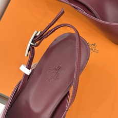 Hermès/爱马仕26WF新品双H扣V口尖头后空平底高跟凉鞋 双H金扣镌刻品牌基因V口剪裁悄悄修饰腿型 Hermès/爱马仕26WF新品双H扣V口尖头后空平底高跟凉鞋 双H金扣镌刻品牌基因V口剪裁悄悄修饰腿型
