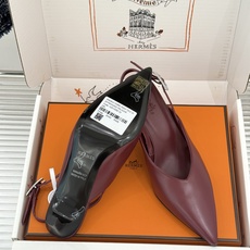 Hermès/爱马仕26WF新品双H扣V口尖头后空平底高跟凉鞋 双H金扣镌刻品牌基因V口剪裁悄悄修饰腿型 Hermès/爱马仕26WF新品双H扣V口尖头后空平底高跟凉鞋 双H金扣镌刻品牌基因V口剪裁悄悄修饰腿型