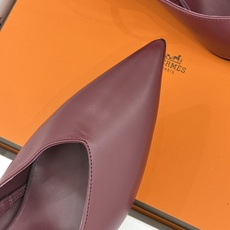 Hermès/爱马仕26WF新品双H扣V口尖头后空平底高跟凉鞋 双H金扣镌刻品牌基因V口剪裁悄悄修饰腿型 Hermès/爱马仕26WF新品双H扣V口尖头后空平底高跟凉鞋 双H金扣镌刻品牌基因V口剪裁悄悄修饰腿型