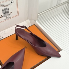 Hermès/爱马仕26WF新品双H扣V口尖头后空平底高跟凉鞋 双H金扣镌刻品牌基因V口剪裁悄悄修饰腿型 Hermès/爱马仕26WF新品双H扣V口尖头后空平底高跟凉鞋 双H金扣镌刻品牌基因V口剪裁悄悄修饰腿型