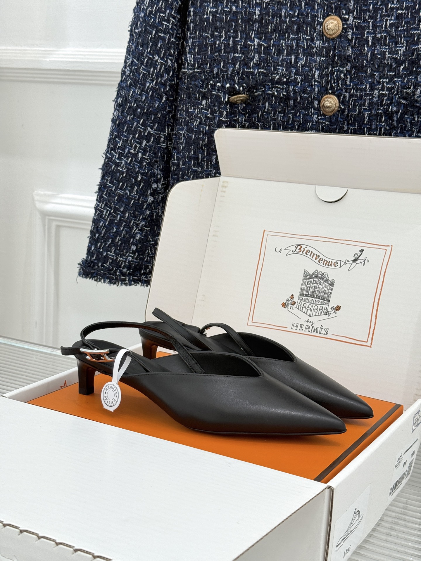 Hermès/爱马仕26WF新品双H扣V口尖头后空平底高跟凉鞋 双H金扣镌刻品牌基因V口剪裁悄悄修饰腿型