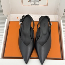 Hermès/爱马仕26WF新品双H扣V口尖头后空平底高跟凉鞋 双H金扣镌刻品牌基因V口剪裁悄悄修饰腿型 Hermès/爱马仕26WF新品双H扣V口尖头后空平底高跟凉鞋 双H金扣镌刻品牌基因V口剪裁悄悄修饰腿型