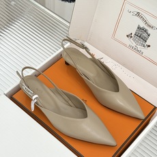 Hermès/爱马仕26WF新品双H扣V口尖头后空平底高跟凉鞋 双H金扣镌刻品牌基因V口剪裁悄悄修饰腿型 Hermès/爱马仕26WF新品双H扣V口尖头后空平底高跟凉鞋 双H金扣镌刻品牌基因V口剪裁悄悄修饰腿型