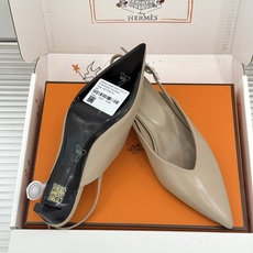 Hermès/爱马仕26WF新品双H扣V口尖头后空平底高跟凉鞋 双H金扣镌刻品牌基因V口剪裁悄悄修饰腿型 Hermès/爱马仕26WF新品双H扣V口尖头后空平底高跟凉鞋 双H金扣镌刻品牌基因V口剪裁悄悄修饰腿型