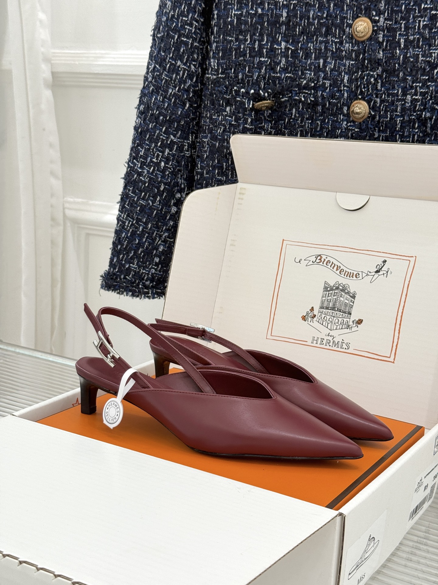 Hermès/爱马仕26WF新品双H扣V口尖头后空平底高跟凉鞋 双H金扣镌刻品牌基因V口剪裁悄悄修饰腿型