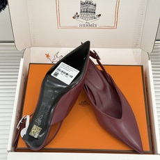 Hermès/爱马仕26WF新品双H扣V口尖头后空平底高跟凉鞋 双H金扣镌刻品牌基因V口剪裁悄悄修饰腿型 Hermès/爱马仕26WF新品双H扣V口尖头后空平底高跟凉鞋 双H金扣镌刻品牌基因V口剪裁悄悄修饰腿型