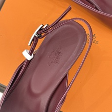 Hermès/爱马仕26WF新品双H扣V口尖头后空平底高跟凉鞋 双H金扣镌刻品牌基因V口剪裁悄悄修饰腿型 Hermès/爱马仕26WF新品双H扣V口尖头后空平底高跟凉鞋 双H金扣镌刻品牌基因V口剪裁悄悄修饰腿型