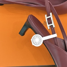 Hermès/爱马仕26WF新品双H扣V口尖头后空平底高跟凉鞋 双H金扣镌刻品牌基因V口剪裁悄悄修饰腿型 Hermès/爱马仕26WF新品双H扣V口尖头后空平底高跟凉鞋 双H金扣镌刻品牌基因V口剪裁悄悄修饰腿型