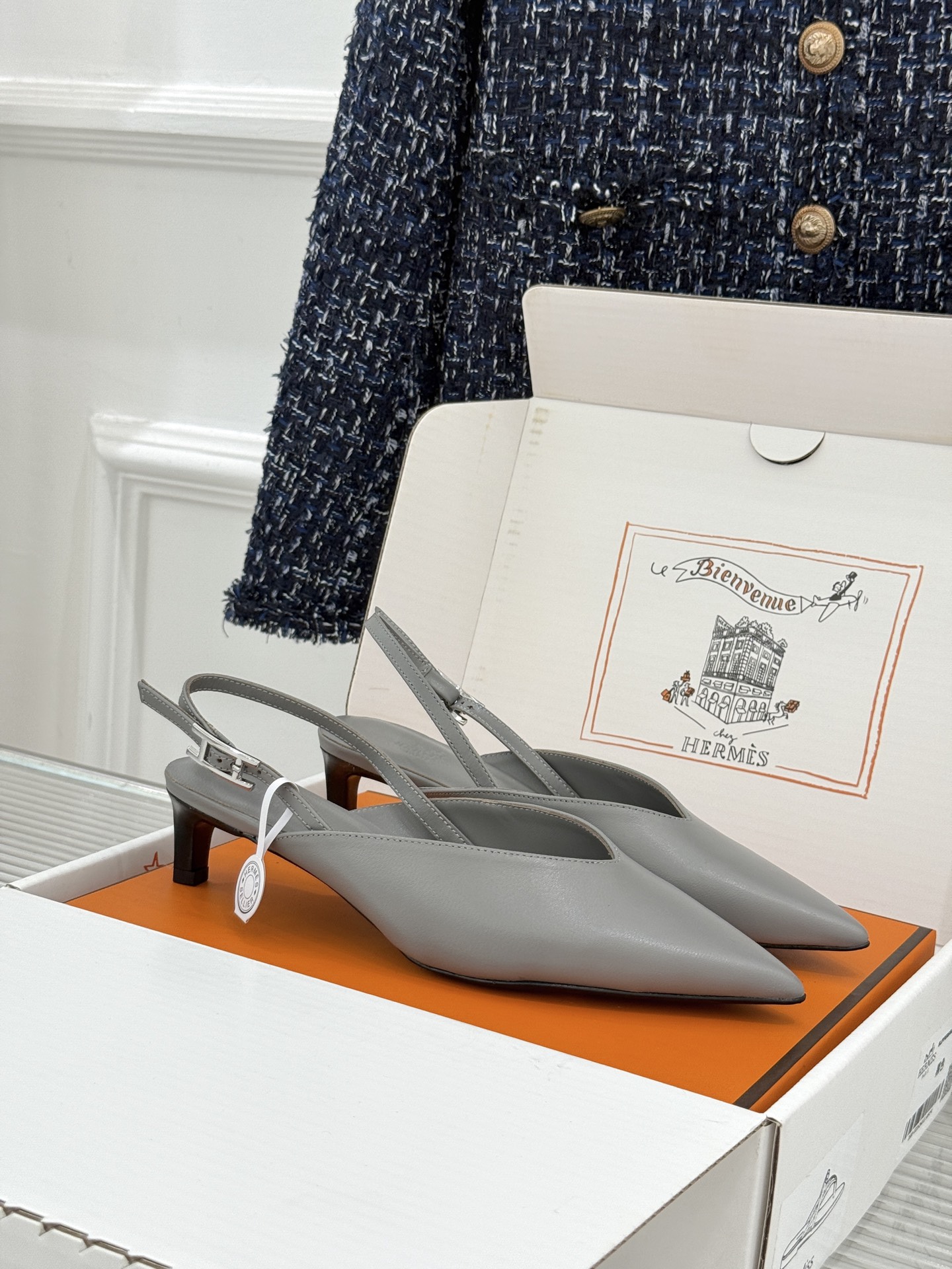 Hermès/爱马仕26WF新品双H扣V口尖头后空平底高跟凉鞋 双H金扣镌刻品牌基因V口剪裁悄悄修饰腿型