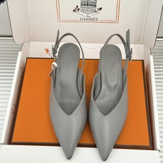 Hermès/爱马仕26WF新品双H扣V口尖头后空平底高跟凉鞋 双H金扣镌刻品牌基因V口剪裁悄悄修饰腿型 Hermès/爱马仕26WF新品双H扣V口尖头后空平底高跟凉鞋 双H金扣镌刻品牌基因V口剪裁悄悄修饰腿型