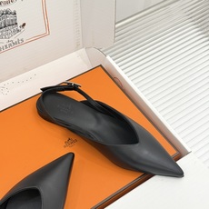 Hermès/爱马仕26WF新品双H扣V口尖头后空平底高跟凉鞋 双H金扣镌刻品牌基因V口剪裁悄悄修饰腿型 Hermès/爱马仕26WF新品双H扣V口尖头后空平底高跟凉鞋 双H金扣镌刻品牌基因V口剪裁悄悄修饰腿型