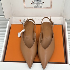 Hermès/爱马仕26WF新品双H扣V口尖头后空平底高跟凉鞋 双H金扣镌刻品牌基因V口剪裁悄悄修饰腿型 Hermès/爱马仕26WF新品双H扣V口尖头后空平底高跟凉鞋 双H金扣镌刻品牌基因V口剪裁悄悄修饰腿型