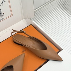 Hermès/爱马仕26WF新品双H扣V口尖头后空平底高跟凉鞋 双H金扣镌刻品牌基因V口剪裁悄悄修饰腿型 Hermès/爱马仕26WF新品双H扣V口尖头后空平底高跟凉鞋 双H金扣镌刻品牌基因V口剪裁悄悄修饰腿型