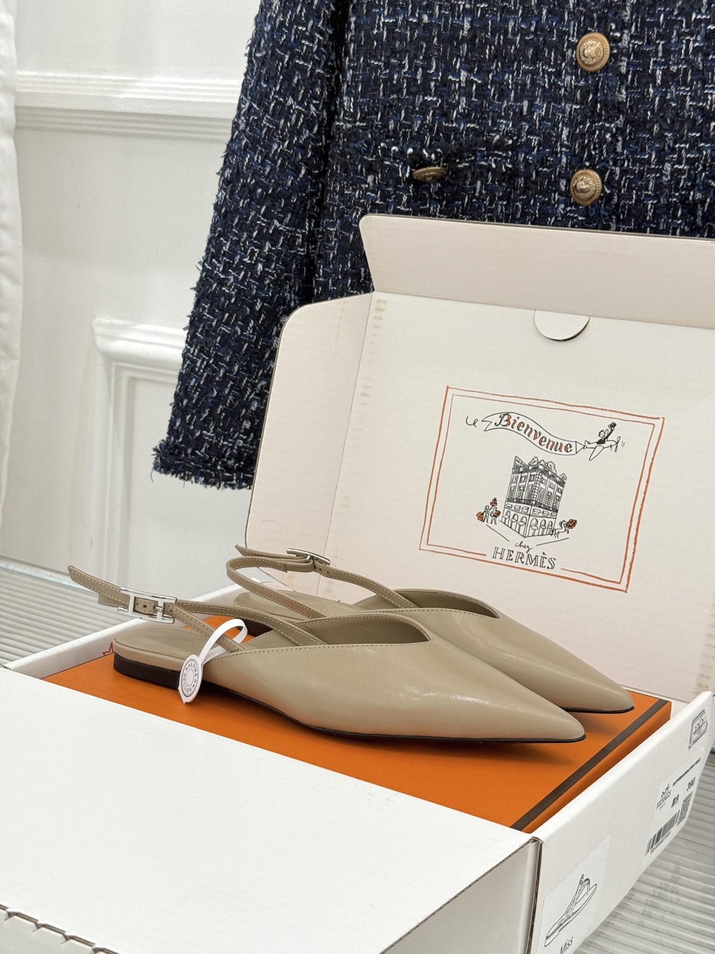 Hermès/爱马仕26WF新品双H扣V口尖头后空平底高跟凉鞋 双H金扣镌刻品牌基因V口剪裁悄悄修饰腿型