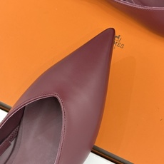 Hermès/爱马仕26WF新品双H扣V口尖头后空平底高跟凉鞋 双H金扣镌刻品牌基因V口剪裁悄悄修饰腿型 Hermès/爱马仕26WF新品双H扣V口尖头后空平底高跟凉鞋 双H金扣镌刻品牌基因V口剪裁悄悄修饰腿型