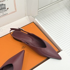 Hermès/爱马仕26WF新品双H扣V口尖头后空平底高跟凉鞋 双H金扣镌刻品牌基因V口剪裁悄悄修饰腿型 Hermès/爱马仕26WF新品双H扣V口尖头后空平底高跟凉鞋 双H金扣镌刻品牌基因V口剪裁悄悄修饰腿型