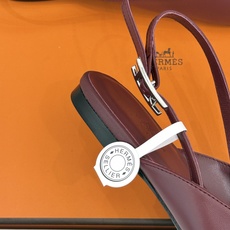 Hermès/爱马仕26WF新品双H扣V口尖头后空平底高跟凉鞋 双H金扣镌刻品牌基因V口剪裁悄悄修饰腿型 Hermès/爱马仕26WF新品双H扣V口尖头后空平底高跟凉鞋 双H金扣镌刻品牌基因V口剪裁悄悄修饰腿型