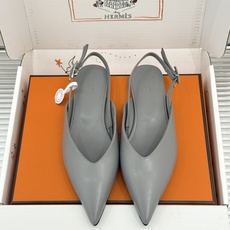 Hermès/爱马仕26WF新品双H扣V口尖头后空平底高跟凉鞋 双H金扣镌刻品牌基因V口剪裁悄悄修饰腿型 Hermès/爱马仕26WF新品双H扣V口尖头后空平底高跟凉鞋 双H金扣镌刻品牌基因V口剪裁悄悄修饰腿型