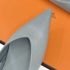 Hermès/爱马仕26WF新品双H扣V口尖头后空平底高跟凉鞋 双H金扣镌刻品牌基因V口剪裁悄悄修饰腿型 Hermès/爱马仕26WF新品双H扣V口尖头后空平底高跟凉鞋 双H金扣镌刻品牌基因V口剪裁悄悄修饰腿型
