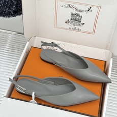 Hermès/爱马仕26WF新品双H扣V口尖头后空平底高跟凉鞋 双H金扣镌刻品牌基因V口剪裁悄悄修饰腿型 Hermès/爱马仕26WF新品双H扣V口尖头后空平底高跟凉鞋 双H金扣镌刻品牌基因V口剪裁悄悄修饰腿型