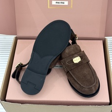 (配原版飞机盒)Miu Miu/缪缪经典金属钱币复古粗跟乐福鞋包头凉鞋复古金币嵌在鞋头中央粗跟稳稳托住优 (配原版飞机盒)Miu Miu/缪缪经典金属钱币复古粗跟乐福鞋包头凉鞋复古金币嵌在鞋头中央粗跟稳稳托住优