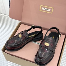 (配原版飞机盒)Miu Miu/缪缪经典金属钱币复古粗跟乐福鞋包头凉鞋复古金币嵌在鞋头中央粗跟稳稳托住优 (配原版飞机盒)Miu Miu/缪缪经典金属钱币复古粗跟乐福鞋包头凉鞋复古金币嵌在鞋头中央粗跟稳稳托住优